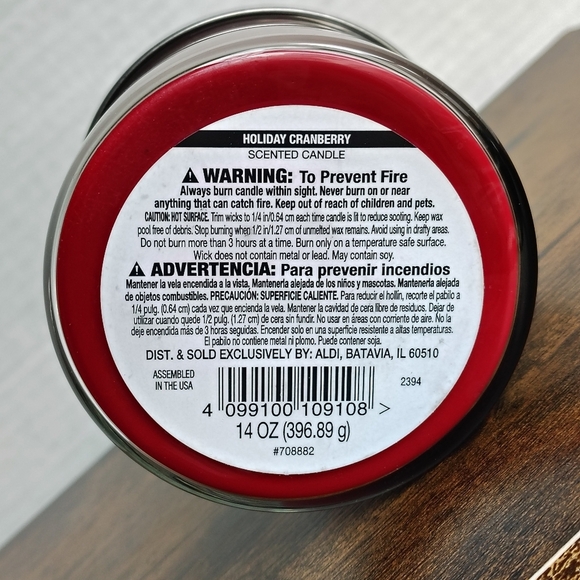 Huntington Home Holiday Cranberry Candle Jar with Festive Label - Picture 5 of 10